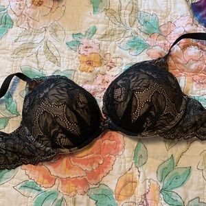 Victoria’s Secret lace, push up bra. Size 34DD. Never worn.